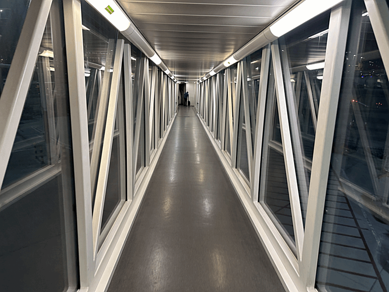 Dubai Airport | Oman Air | Boarding via Jet Bridge