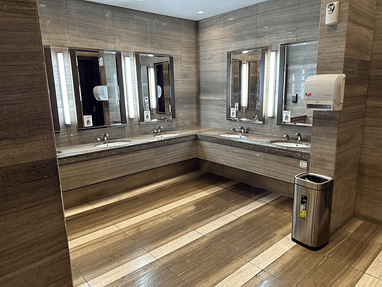 Dubai Airport | Ahlan Business Class Lounge | Bathroom