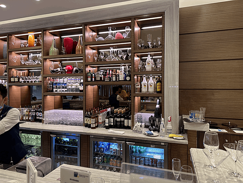 Dubai Airport | Ahlan Business Class Lounge | Beverages