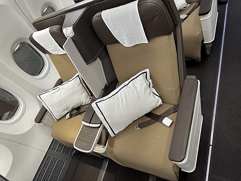 Oman Air | 737-Max 8 | Business Class Seats