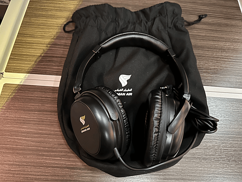 Oman Air | 737-Max 8 | Headphones