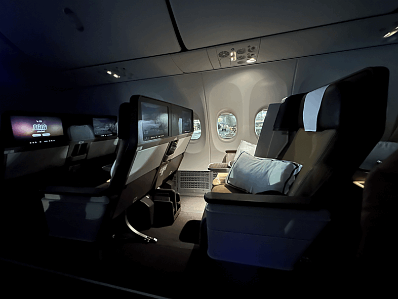 Oman Air | 737-Max 8 | Business Class Cabin